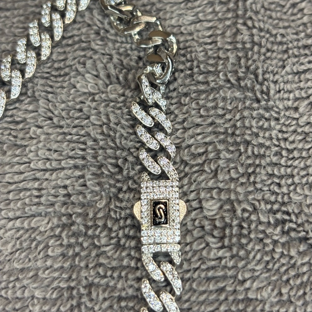 Elegant Silver Necklace with Crystal Accents